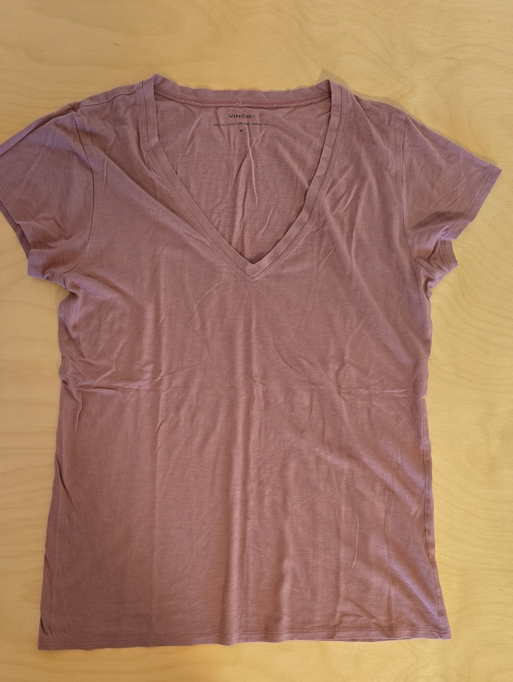 Vince Short Sleeve V-Neck Tee in Mauve